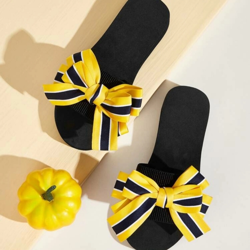 Open toe slippers